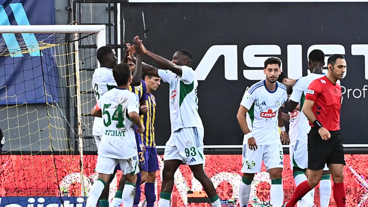 Çaykur Rizespor, Eyüpspor'u Deplasmanda 2-0 Yendi