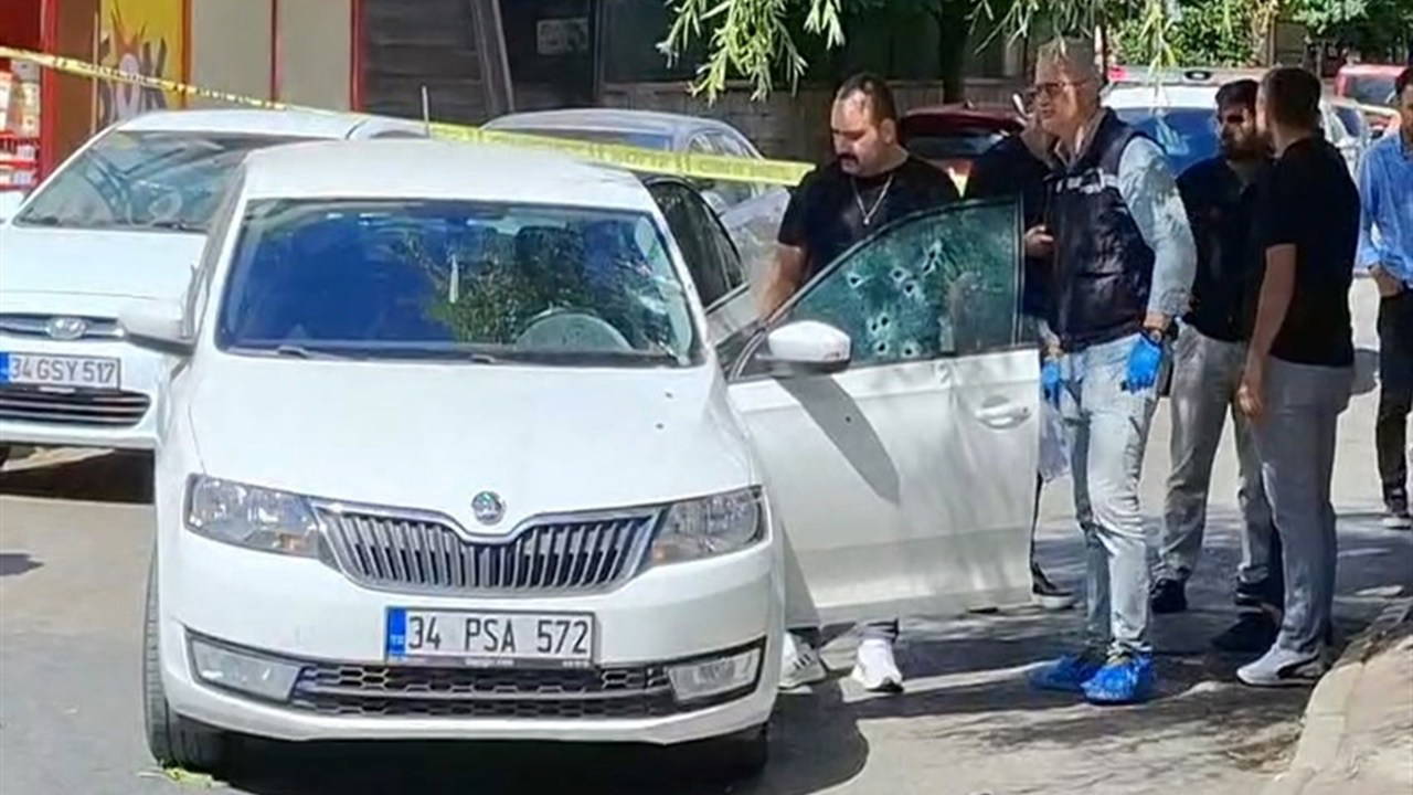 Çekmeköy'de Otomobile 28 Kurşun: 1 Ölü