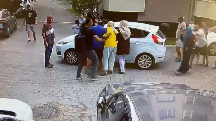 Çekmeköy'de 'yavaş git' kavgası: Sürücünün annesine saldırdılar