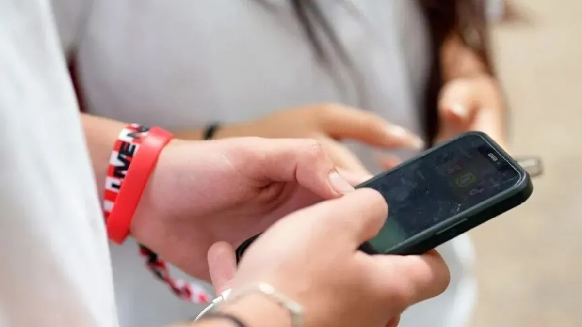 Çekya'da okullarda cep telefonu kullanımı tamamen yasaklanıyor