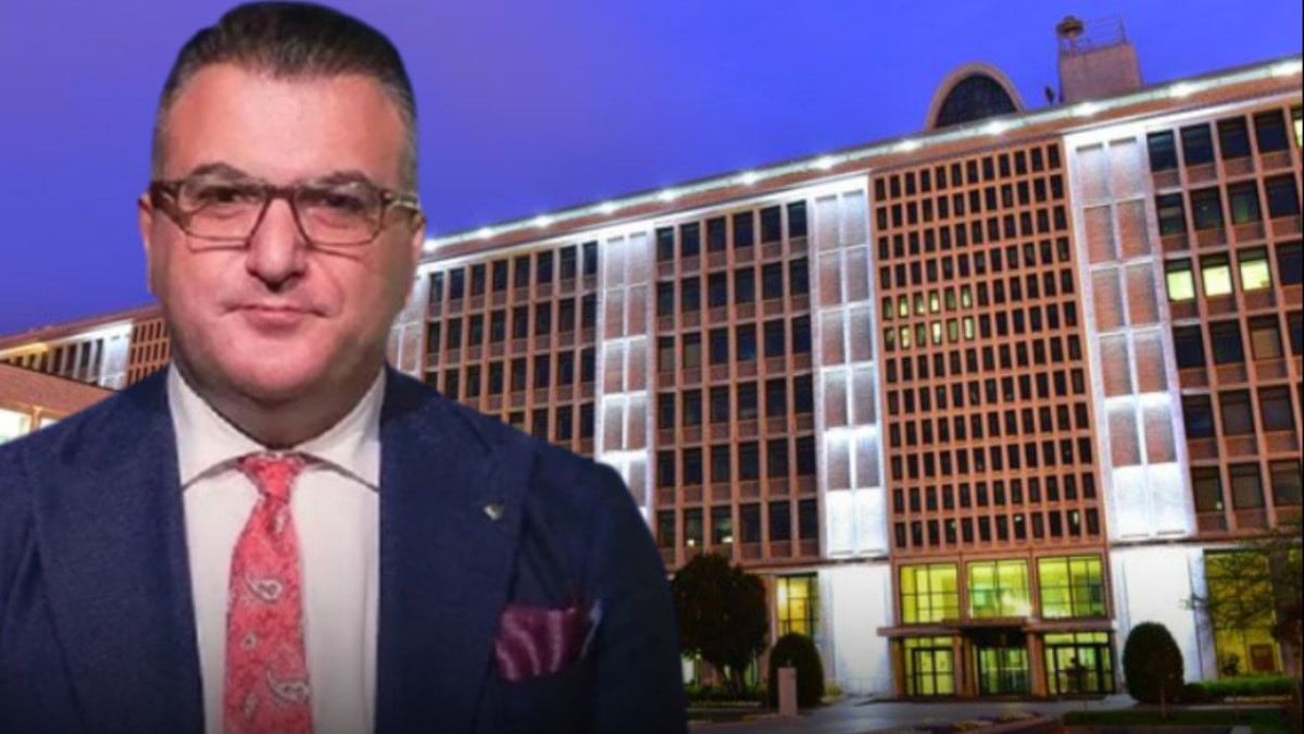 Cem Küçük'ün Mesajları İBB Kayyum İddiasını Ortaya Çıkardı