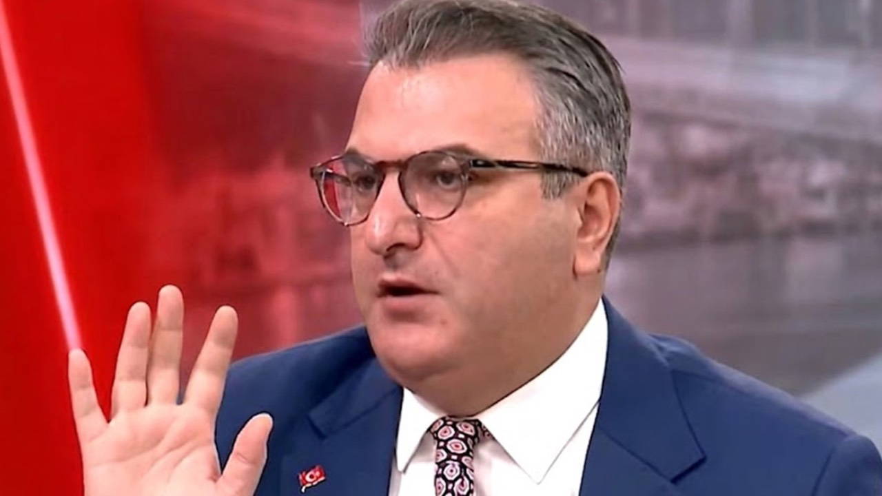 Cem Küçük'ten şifre krizi: Telefon şifresini vermedi