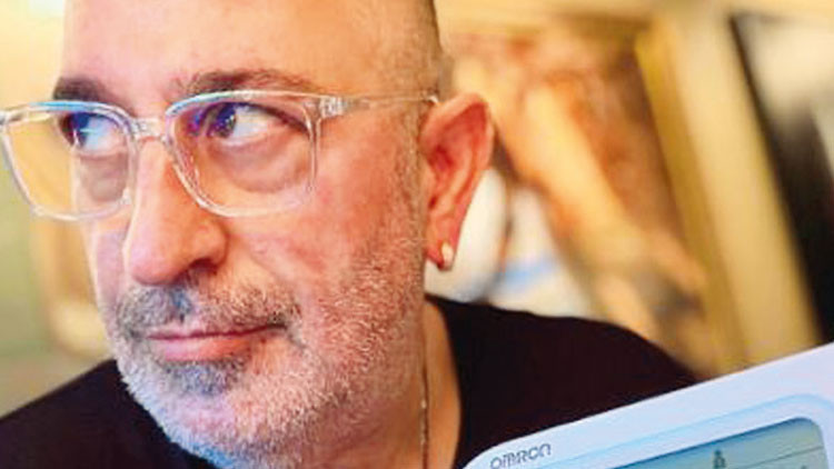 Cem Yılmaz'dan Nazar Boncuklu Paylaşım: Sağlık Durumu İyi
