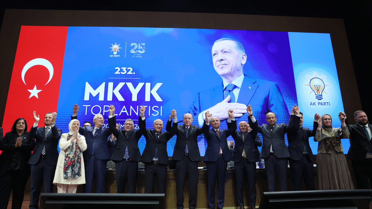 Cemalettin Kani Torun AKP'ye Geçti: Parti Değiştiren Milletvekilleri Arasına Bir Yenisi Daha Eklendi