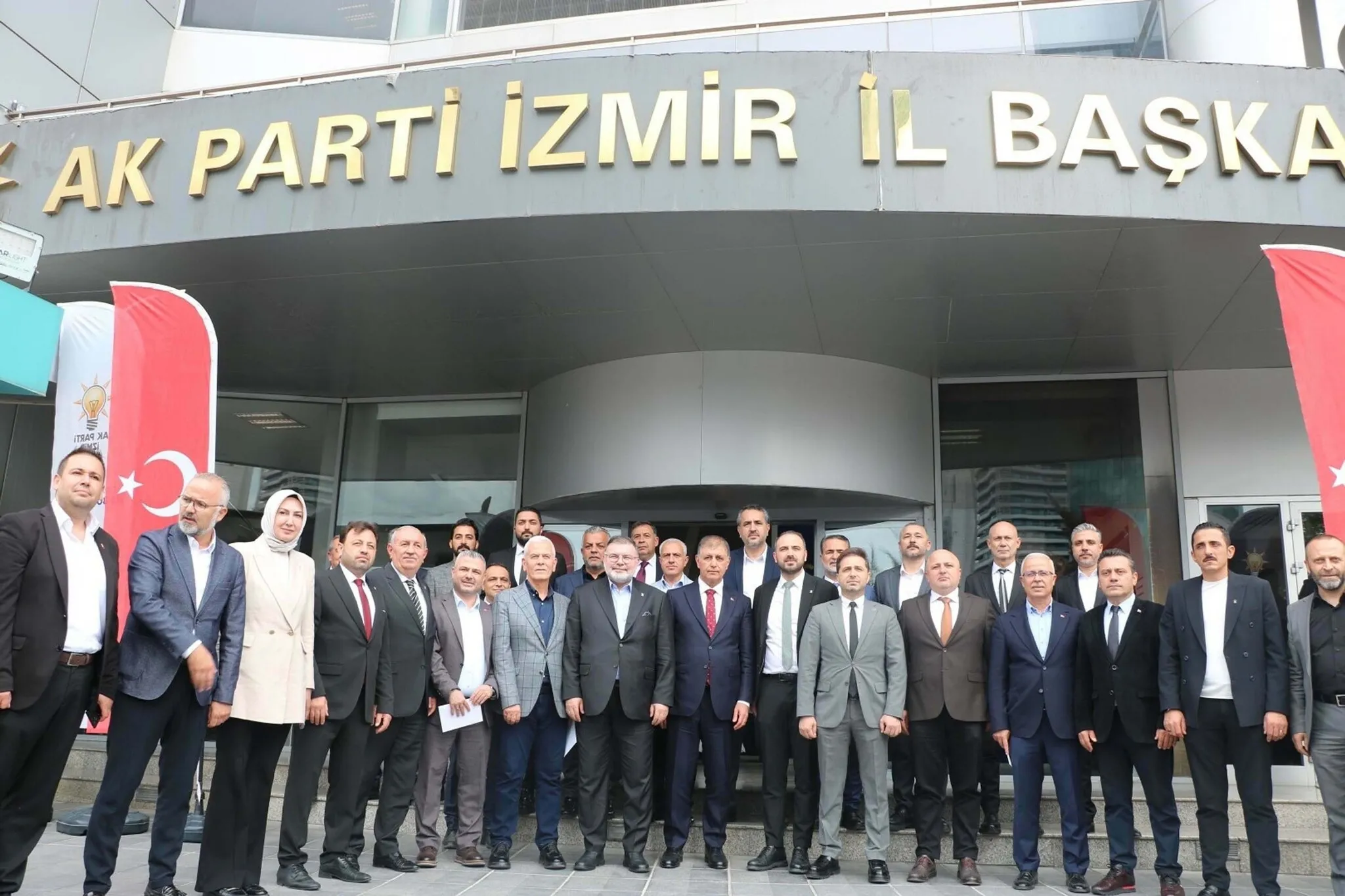 Cemil Tugay'dan AK Parti ziyareti: 'Çalışma zamanı