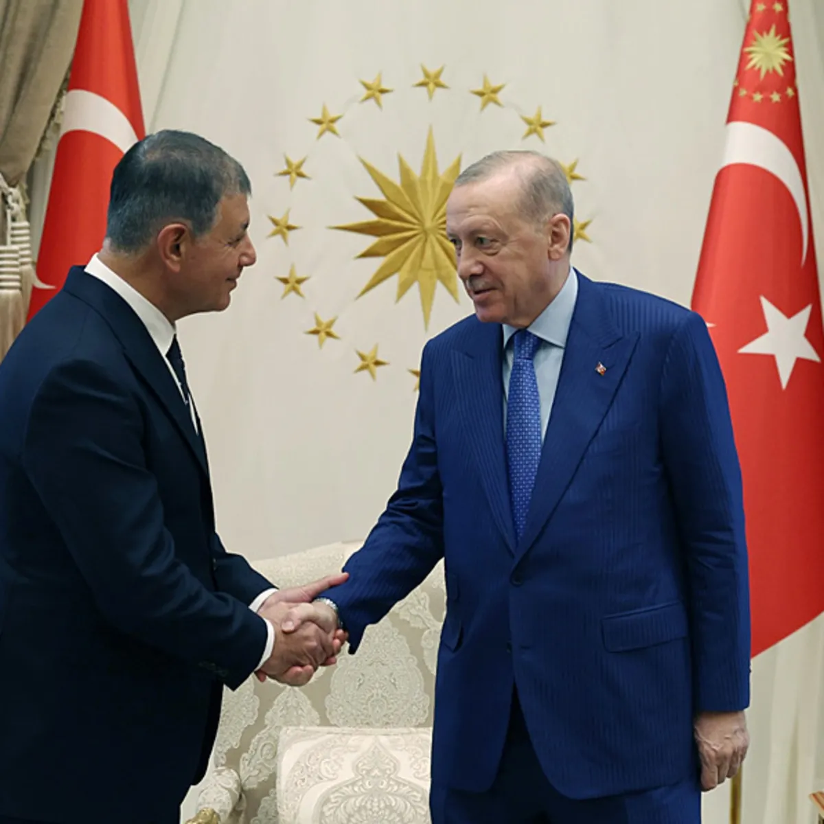 Cemil Tugay AK Parti'ye Katılıyor: Rozeti Erdoğan Takacak
