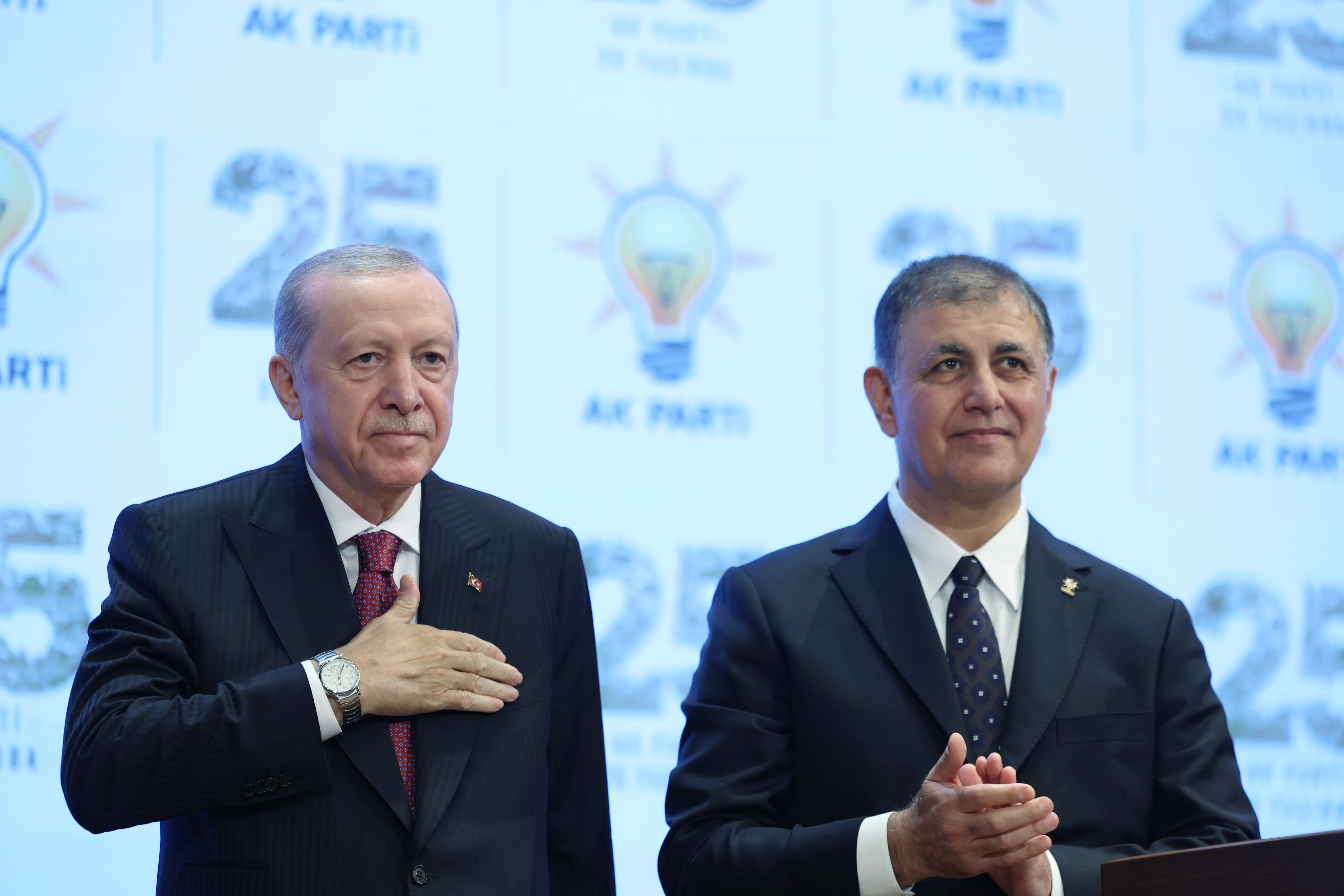Cemil Tugay'ın AKP'ye Katılması Siyaseti Sarstı