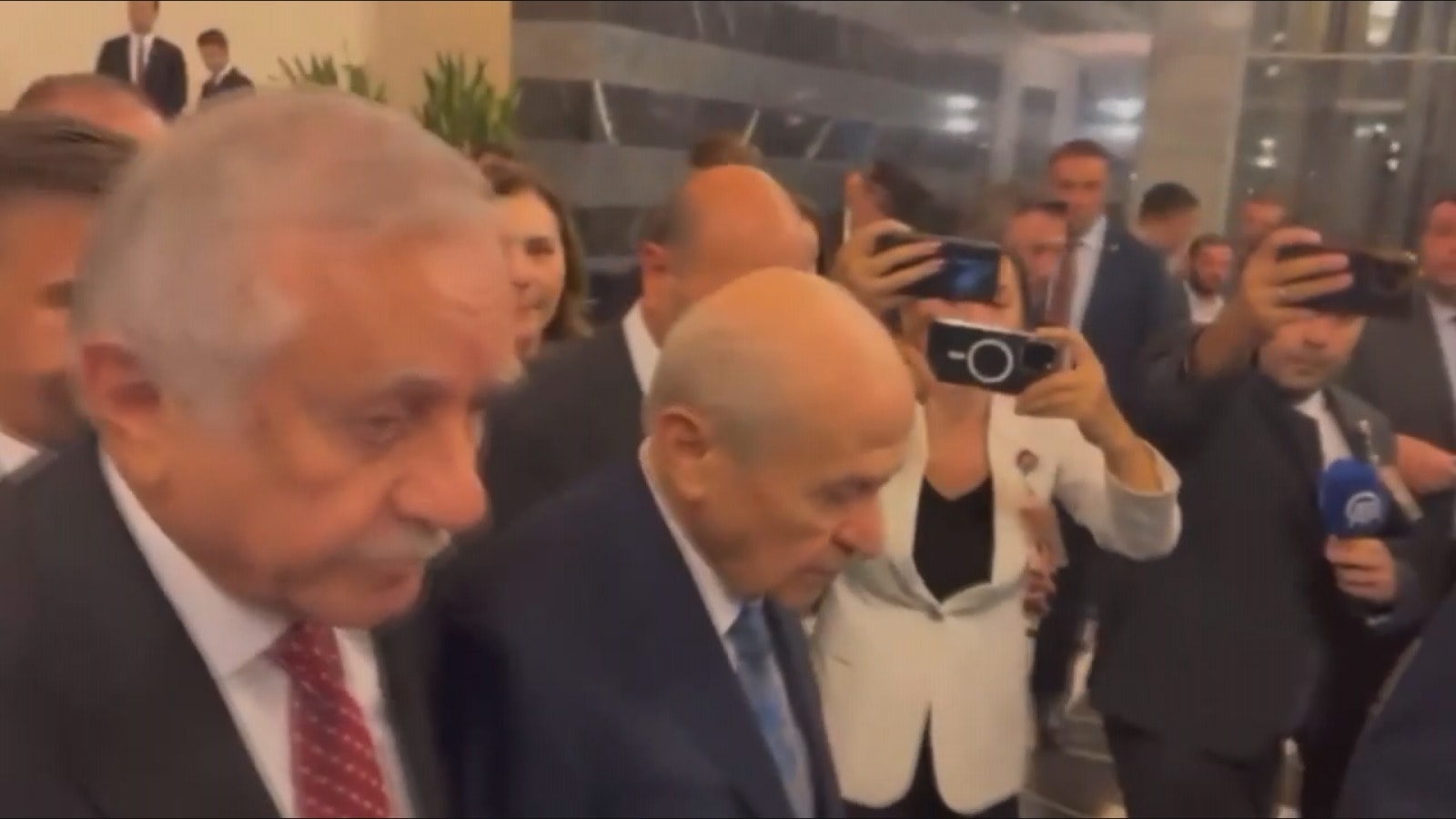 Çerçeve Yasa Kabul Edildi: Bahçeli'den İlk Yorum