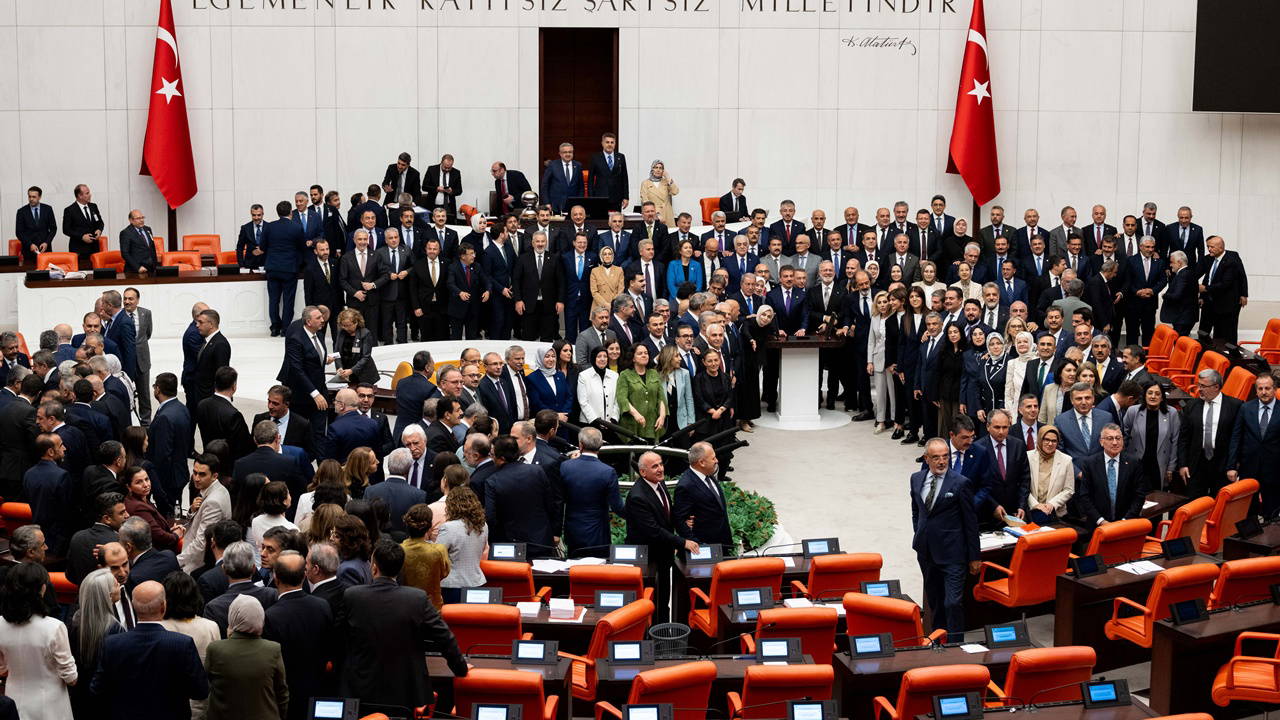 Türkiye Büyük Millet Meclisi'nde Çerçeve Yasa Kabul Edildi: Parti Bazında Oy Dağılımı