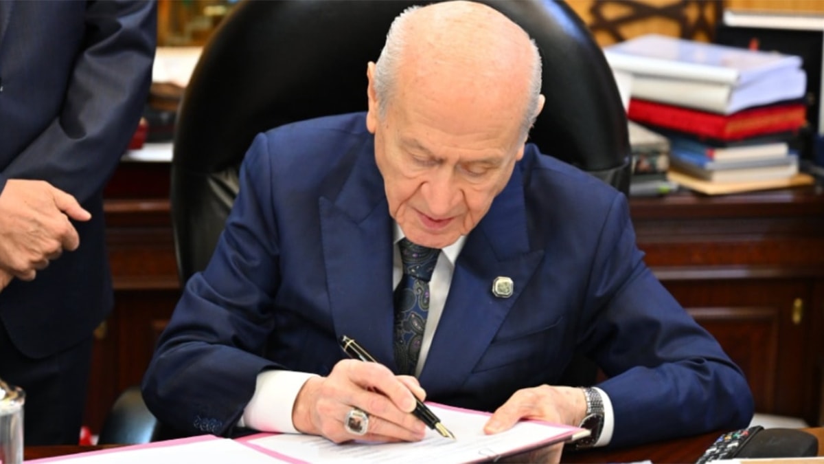 Çerçeve yasa teklifinin ilk imzası Bahçeli'den