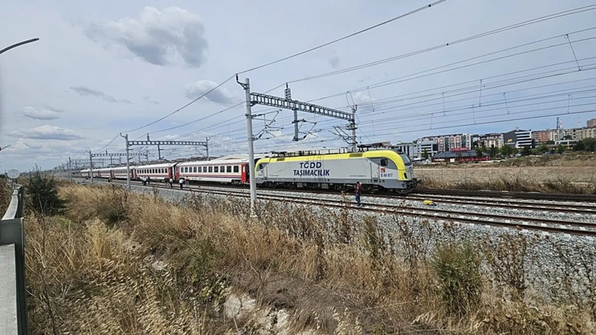 Çerkezköy'de Yolcu Treni Vagonu Raydan Çıktı: Seferler Etkilendi