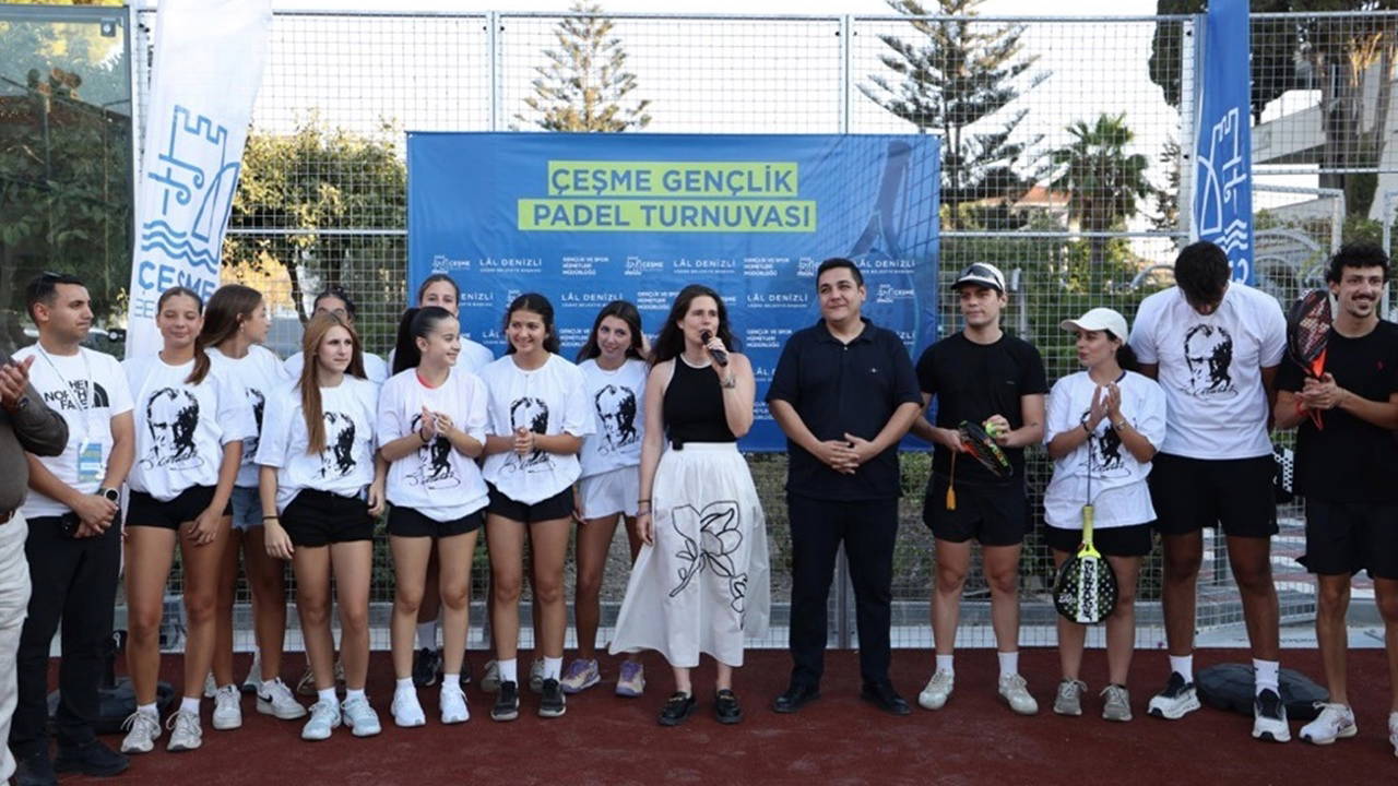 Çeşme Belediyesi Padel Kortuyla Gençlere Yatırım Yapıyor