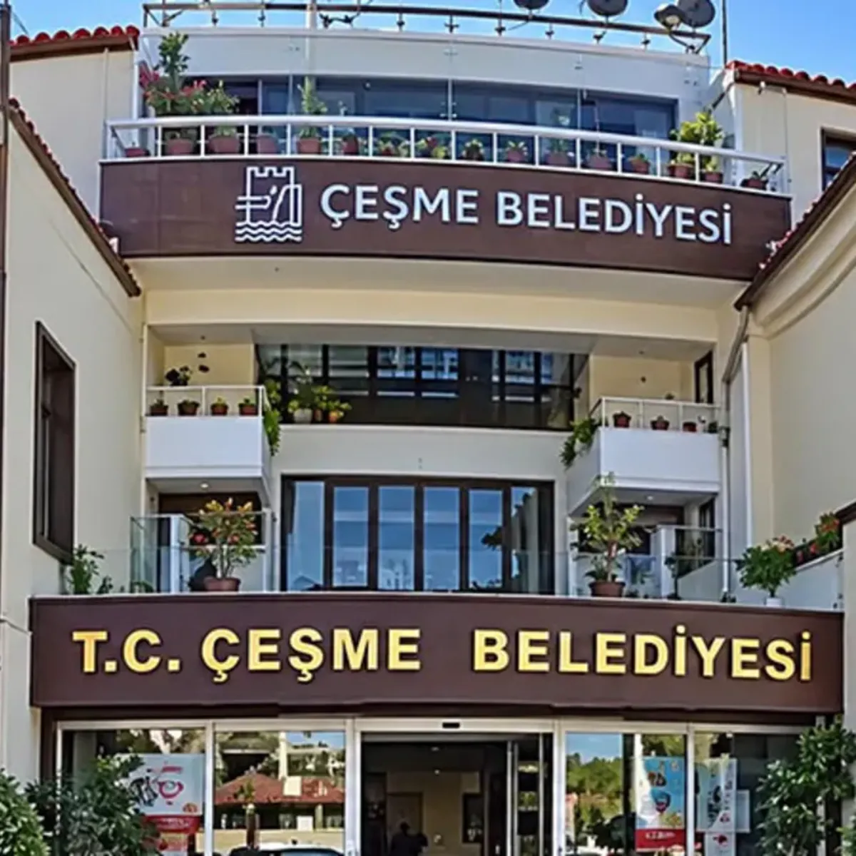 Çeşme Belediyesi'nde Rüşvet Operasyonu: 10 Tutuklama