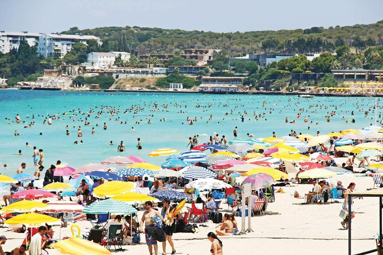 Çeşme'de Sezon Zirvesi: Hafta Sonu Nüfusu Yarım Milyona Dayandı