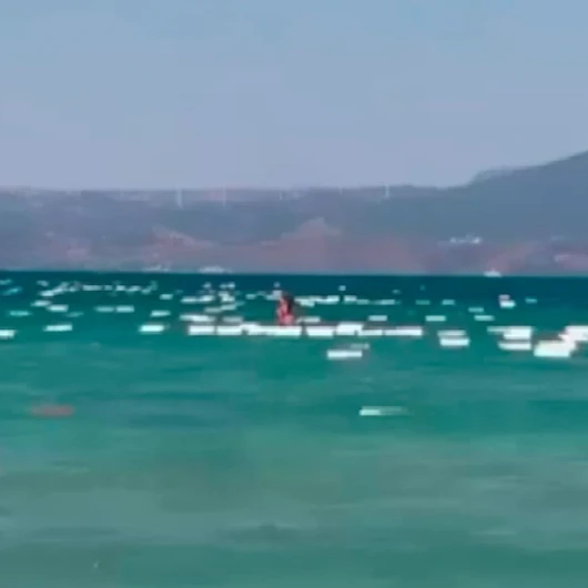 Çeşme Paşalimanı'nda Denizden Gelen Köpük Kutular Kıyıyı Kapladı