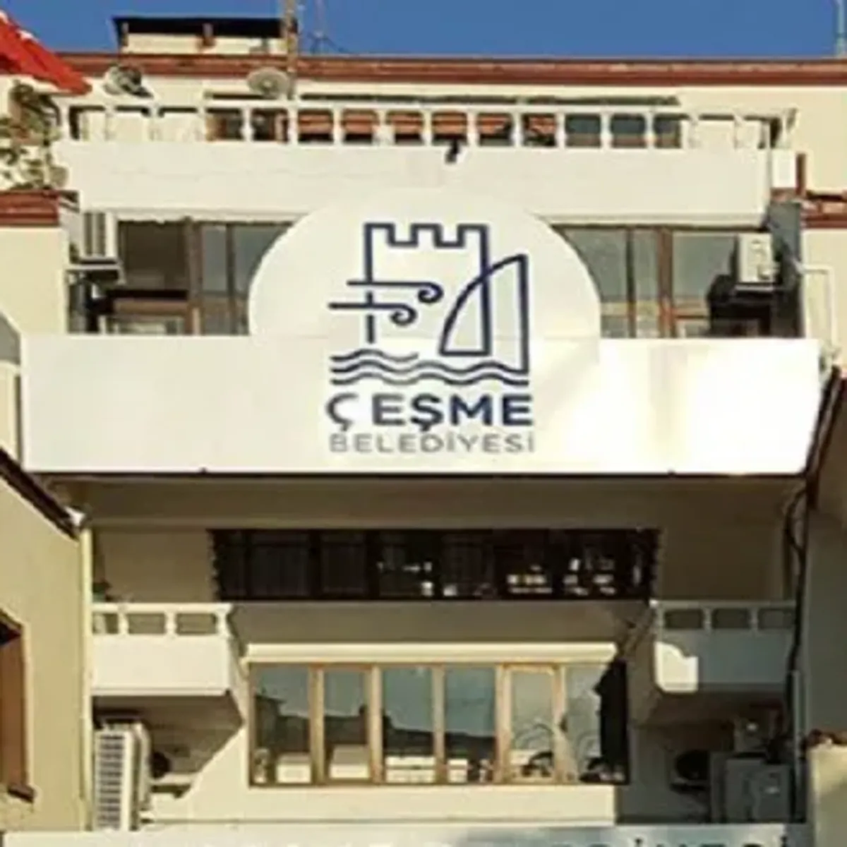 Çeşme'de Yolsuzluk Operasyonu: Belediye Başkan Yardımcısı ve İmar Müdürü Gözaltında