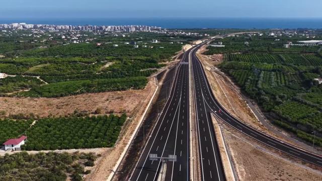 Çeşmeli-Taşucu Otoyolu'nun Kızkalesi kesimi trafiğe açılıyor