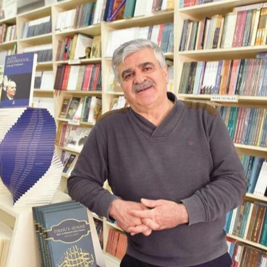 Edward Said'in 'Oryantalizm'ini Türkçeye Kazandıran Yayıncı Cevat Özkaya Vefat Etti