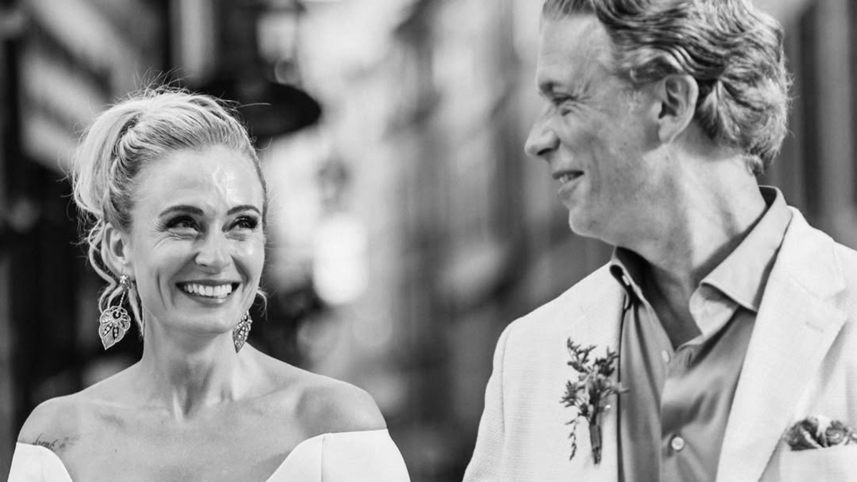 Ceyda Düvenci ve Güçlü Mete Stockholm'de Sessiz Sedasız Evlendi