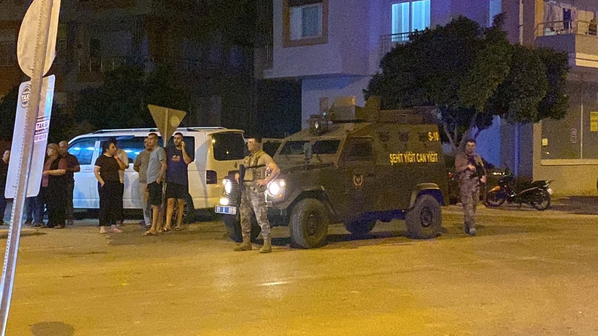 Ceyhan'da dehşet: Boşandığı eşini öldürdü, oğlunu yaraladı, intihar etti