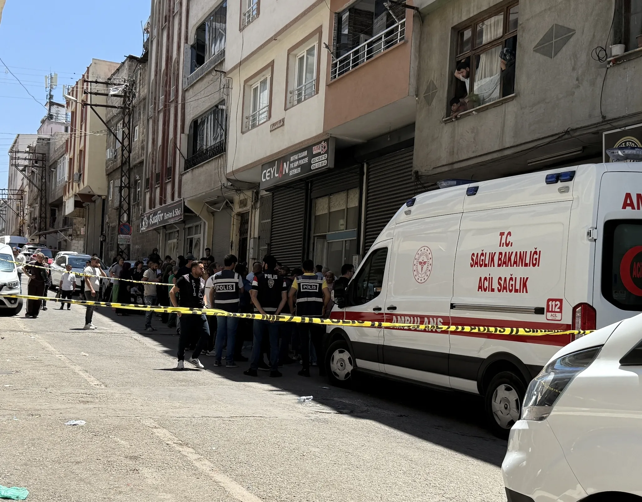 Cezaevinden izinli çıkan koca, eski eşini bıçaklayıp intihar etti