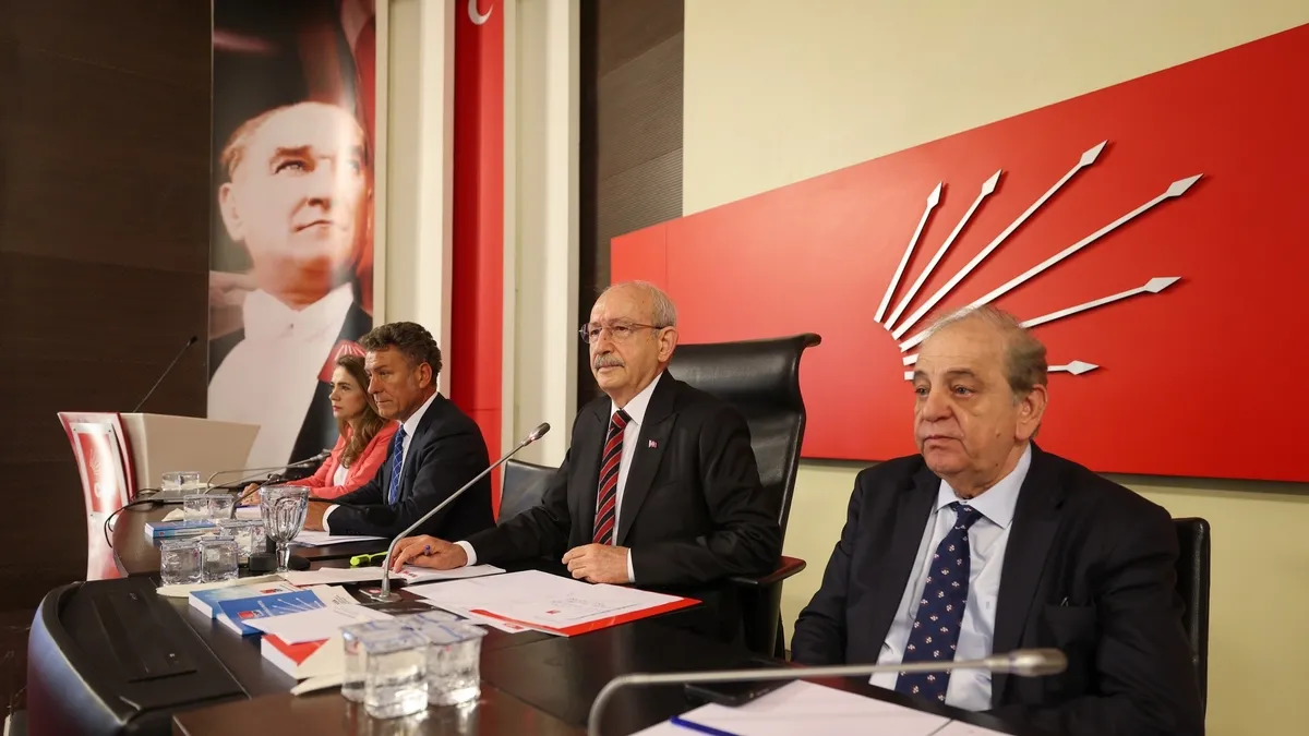 CHP'de 10 il başkanı görevden alındı: "Şaibesiz kurultay" için değişim rüzgarı