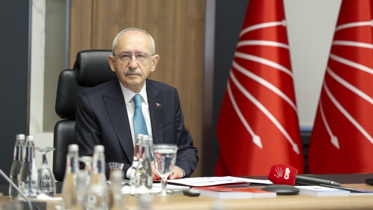 CHP'de 24 yıl sonra rekor istifa: 91 milletvekili YENİ Parti'ye katıldı