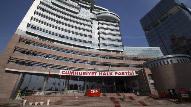 CHP'de 4 il başkanı ve merkez ilçeler görevden alındı