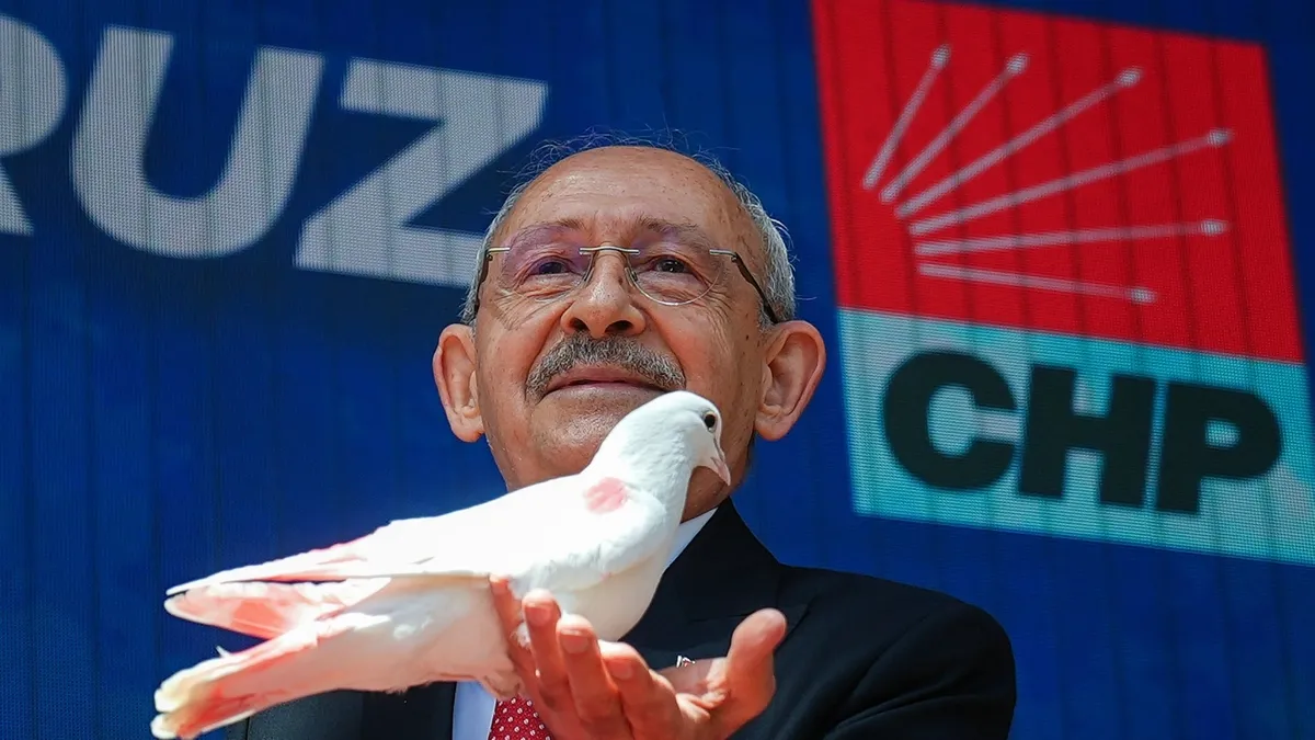 CHP'de 40 il başkanı görevden alınıyor: Özgür Özel'den itaatsizlik çağrısı