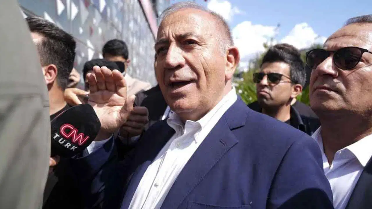 CHP'de 7 ilçe yönetimi görevden alındı: Gürsel Tekin'den flaş karar