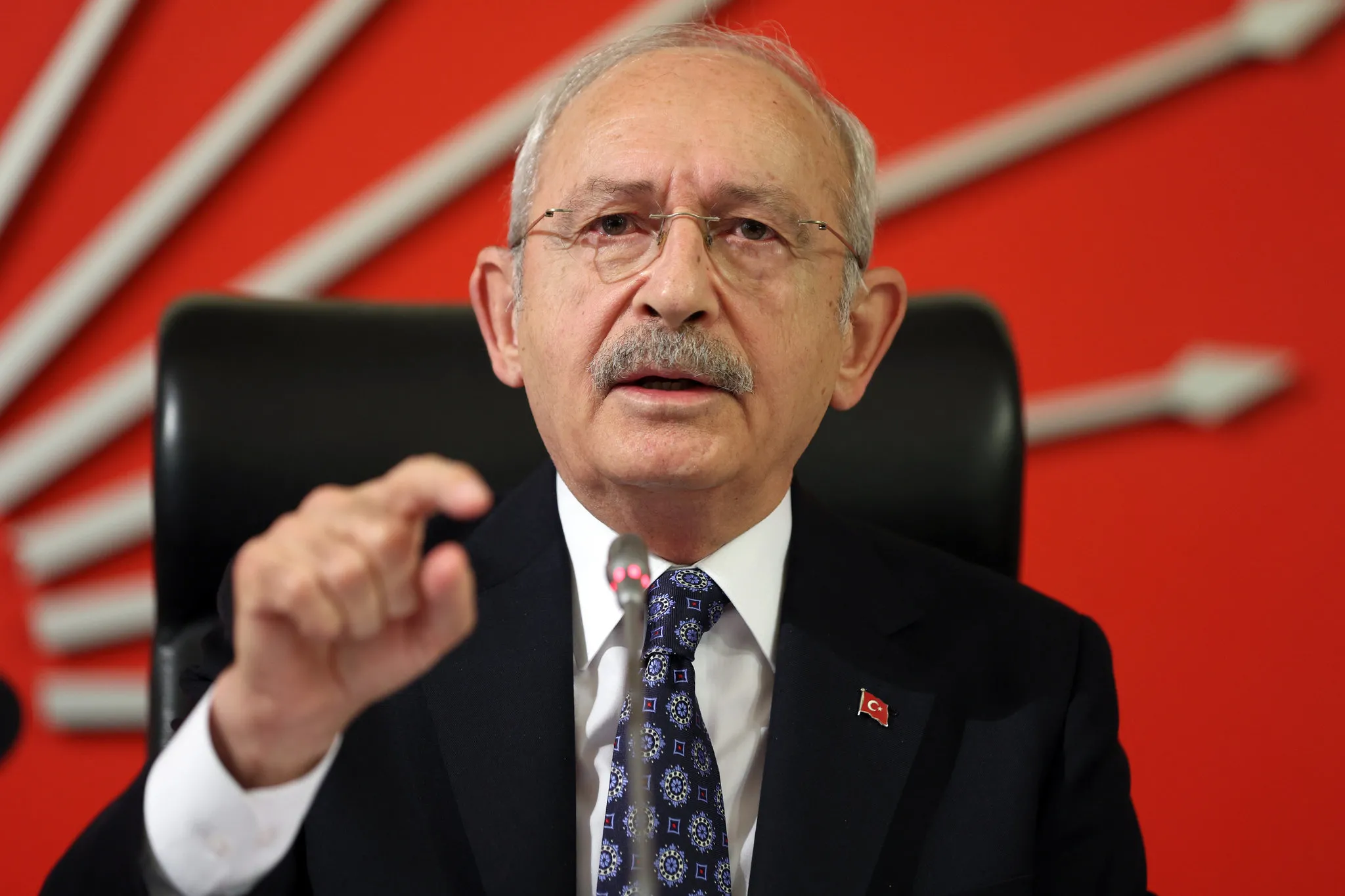 CHP'de 900 imza krizi: Kılıçdaroğlu'na karşı Özel cephesi harekete geçti