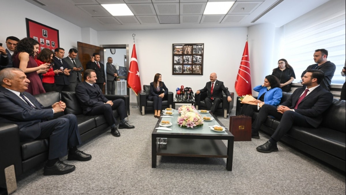 CHP ve AKP arasında bayramlaşma: Siyasette yumuşama sinyalleri