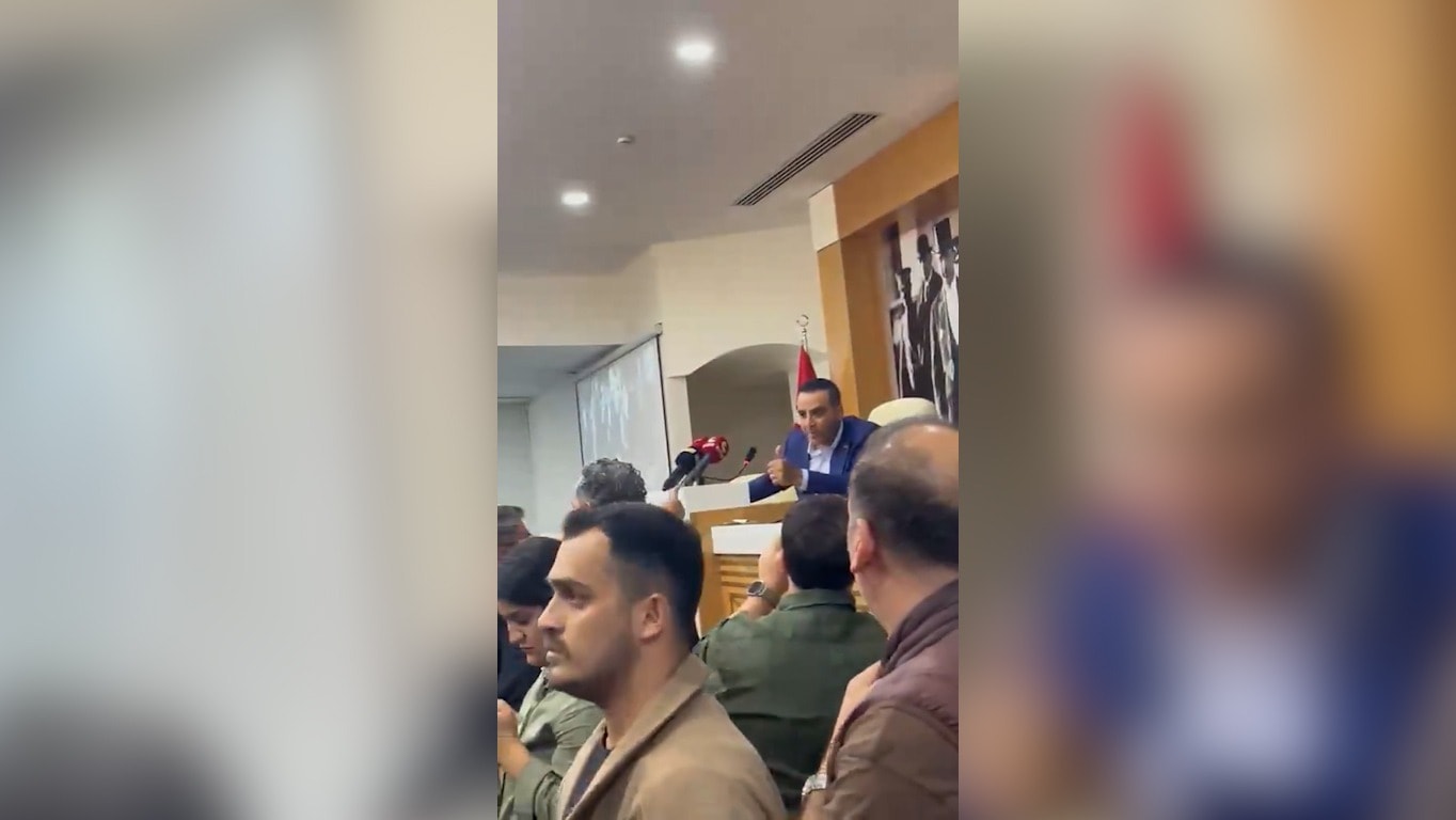 CHP'den AKP'ye Geçen Belediyede İlk Meclis Toplantısında Kavga