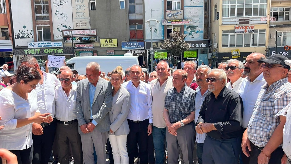 CHP'de Aksaray Depremi: İl Yönetimi Toplu İstifa Etti