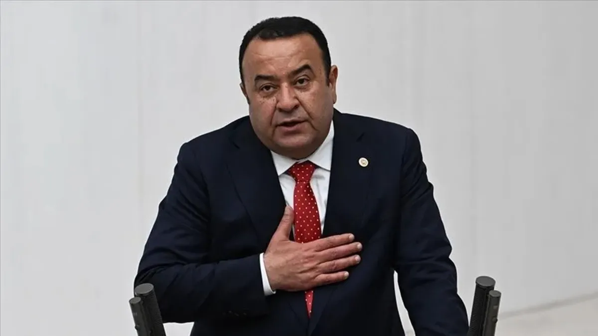 CHP Ankara Milletvekili Adnan Beker partisinden istifa etti