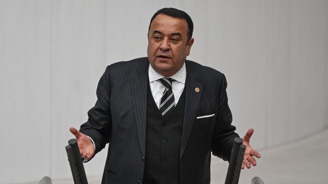 CHP Ankara Milletvekili Adnan Beker istifa etti