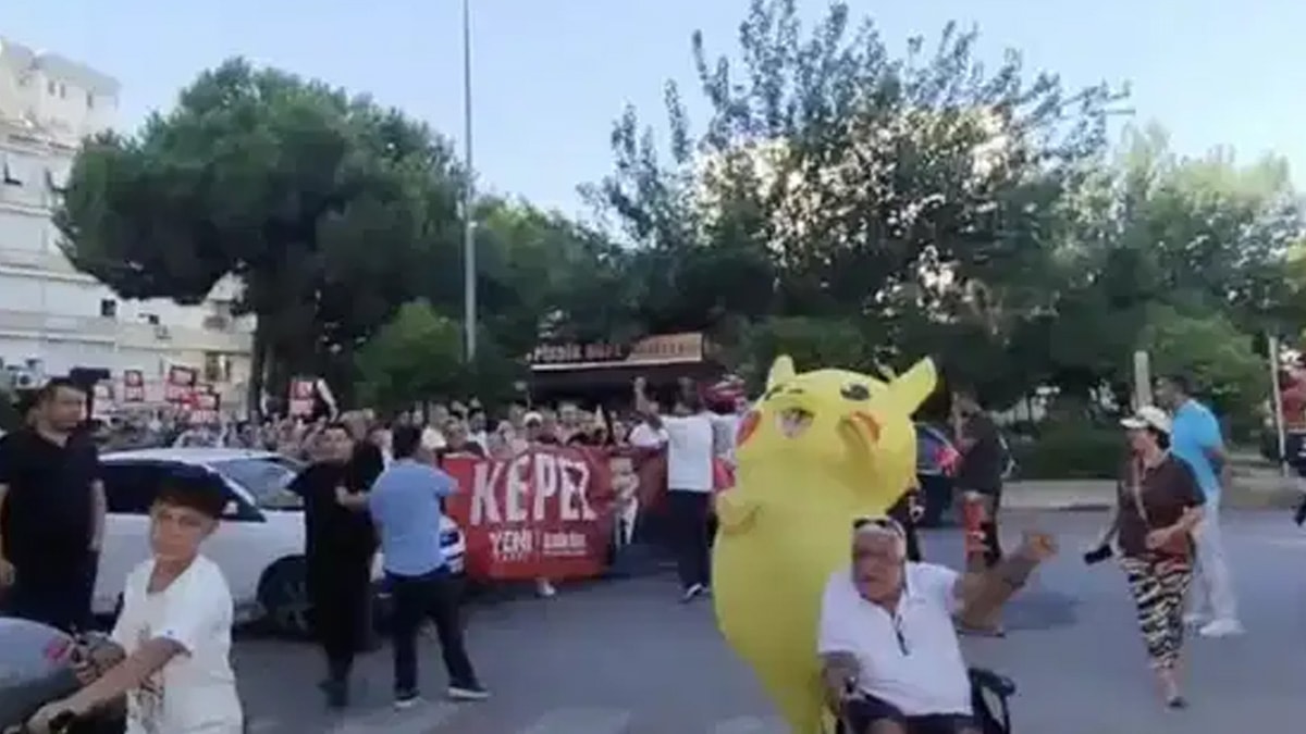 CHP Antalya'da İstifa Depremi: Pikachu da Aralarındaydı