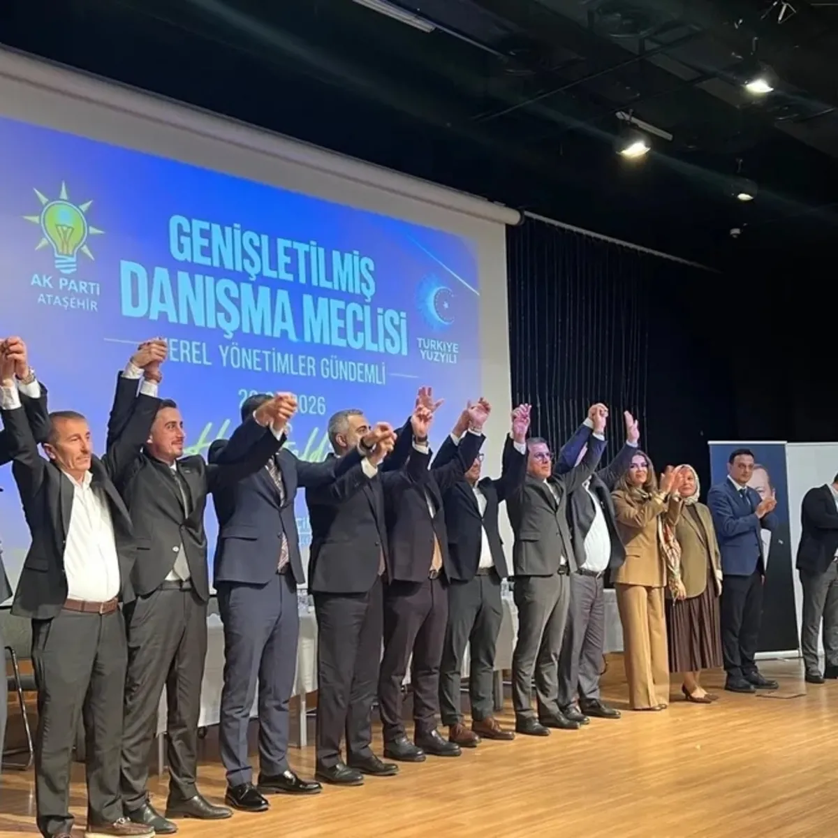 CHP Ataşehir'de 6 Meclis Üyesi AK Parti'ye Geçti