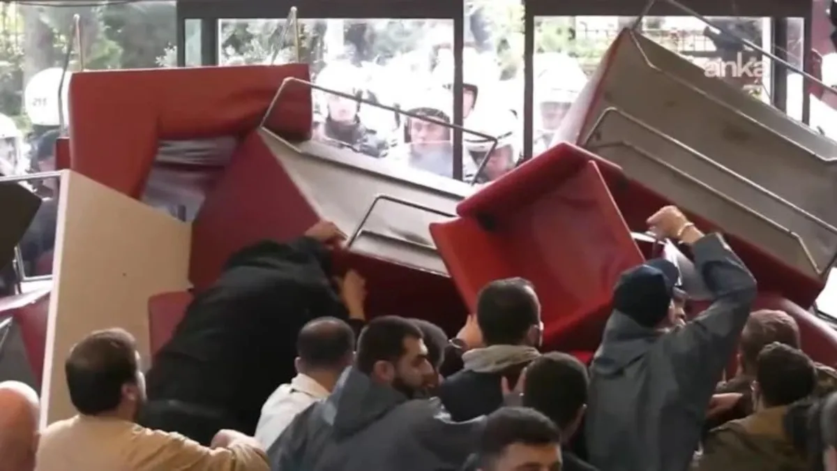 CHP binasında yangın ve tahribat: Özel'in kendini kilitlediği katta neler oldu