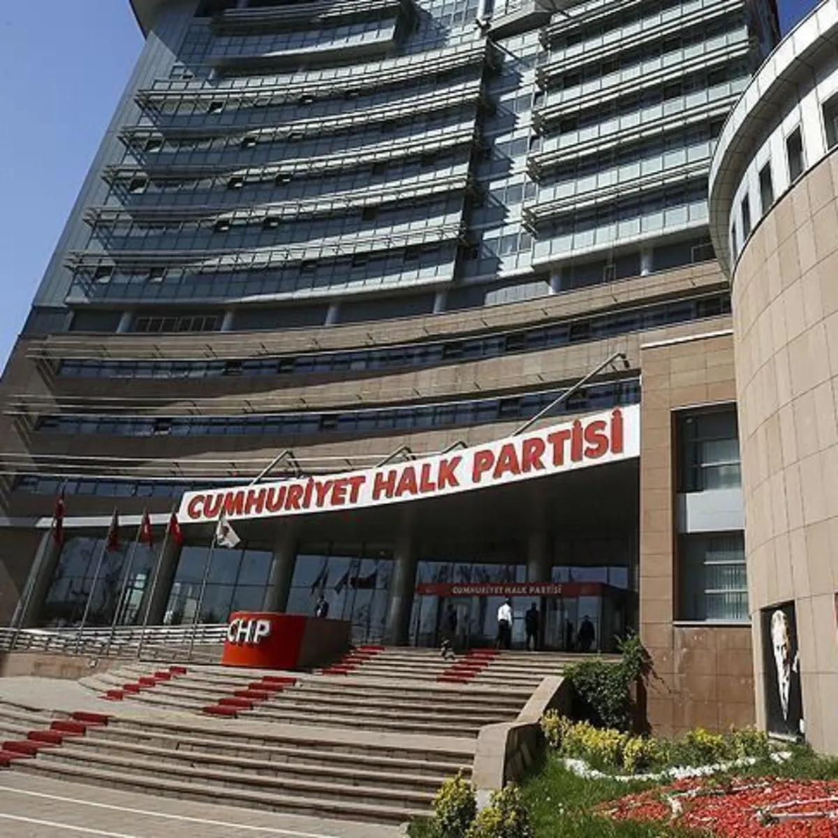 CHP'de çifte standart tartışması: Eleştirene disiplin, rüşvetçiye serbestlik