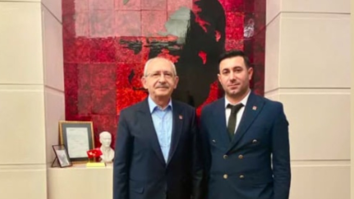 CHP'de bayrak değişimi: İlçe başkanı Özel'in fotoğrafını indirdi, Kılıçdaroğlu'nu astı