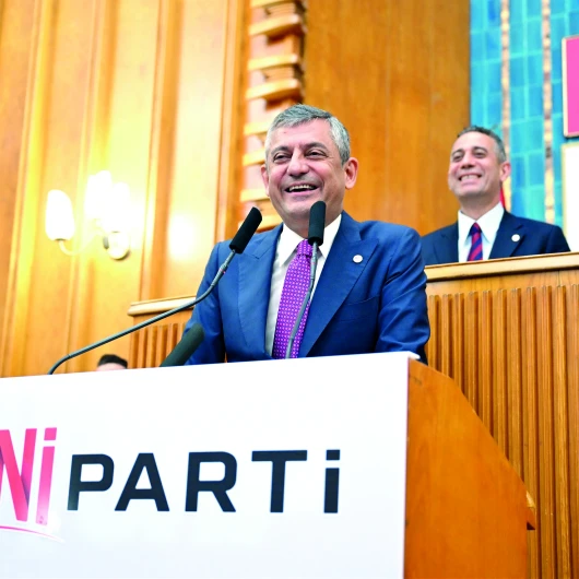 CHP'de 'Yedek Parti' Stratejisi: Özel'in Planı Nedir