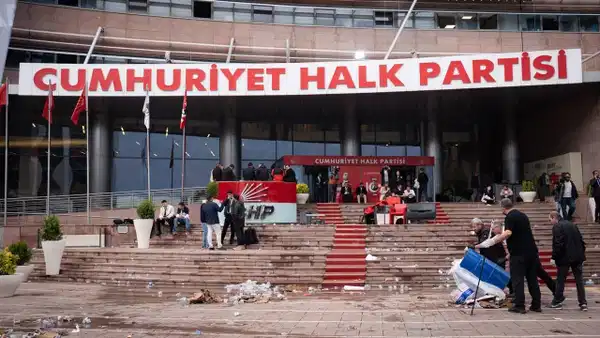 CHP Genel Merkezi'ne Polis Müdahalesi: Siyasette Yeni Dönem