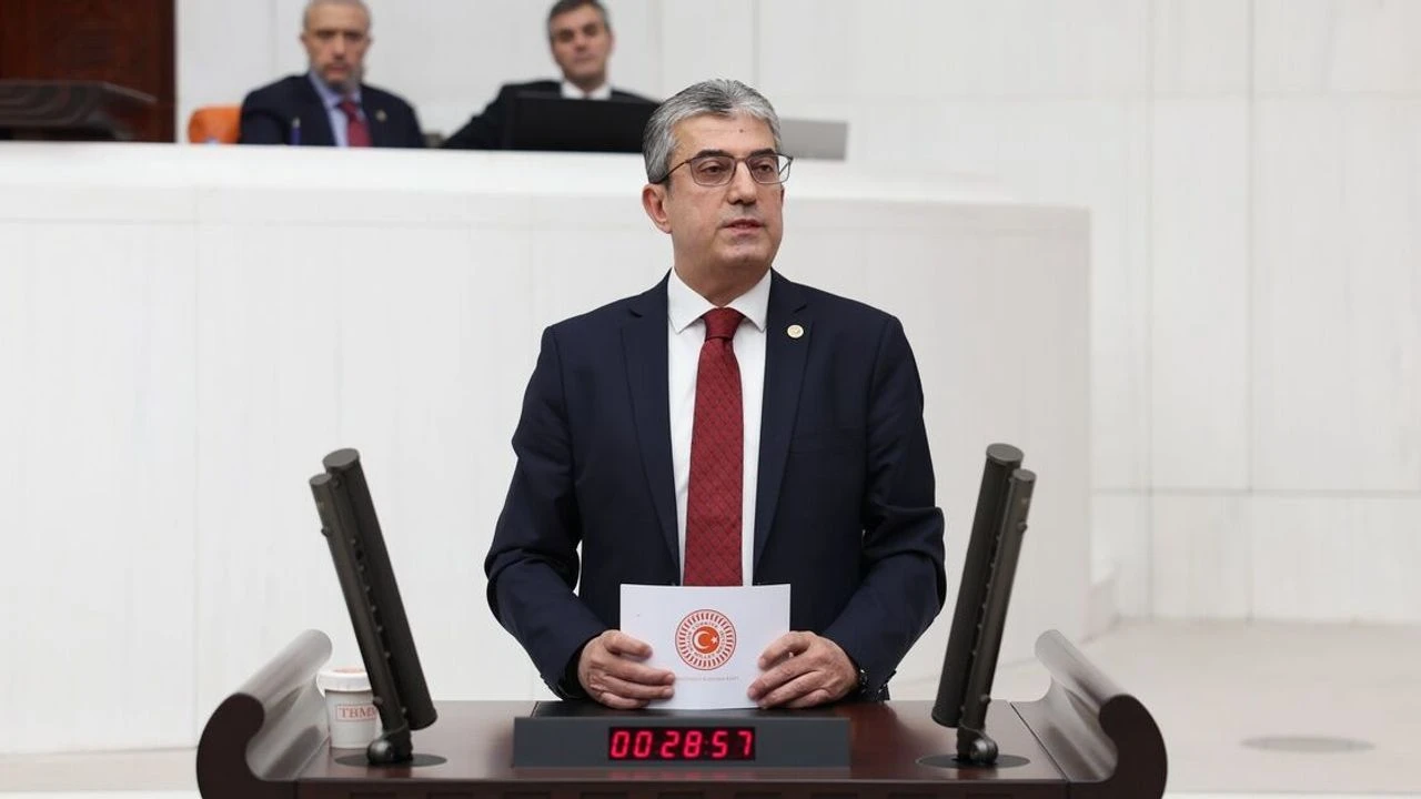 CHP'de Gökhan Günaydın'ın grup başkanvekilliği iade edildi