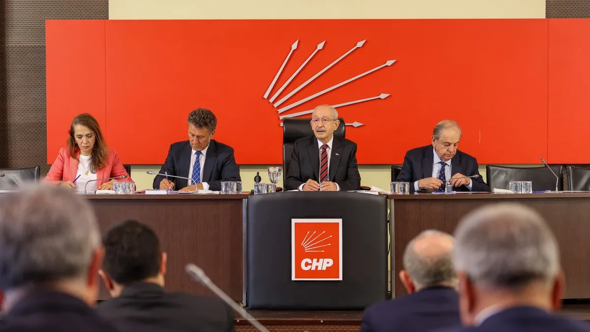 CHP'de ihraç dalgası büyüyor: Kılıçdaroğlu'ndan 'hırsızlar' mesajı