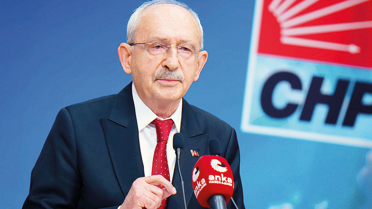 CHP'de ihraçlar sürüyor: Özel'e parti içinde kal çağrısı
