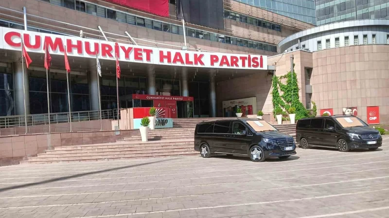 CHP'de iki il başkanı görevden alındı: Parti içi süreç başladı