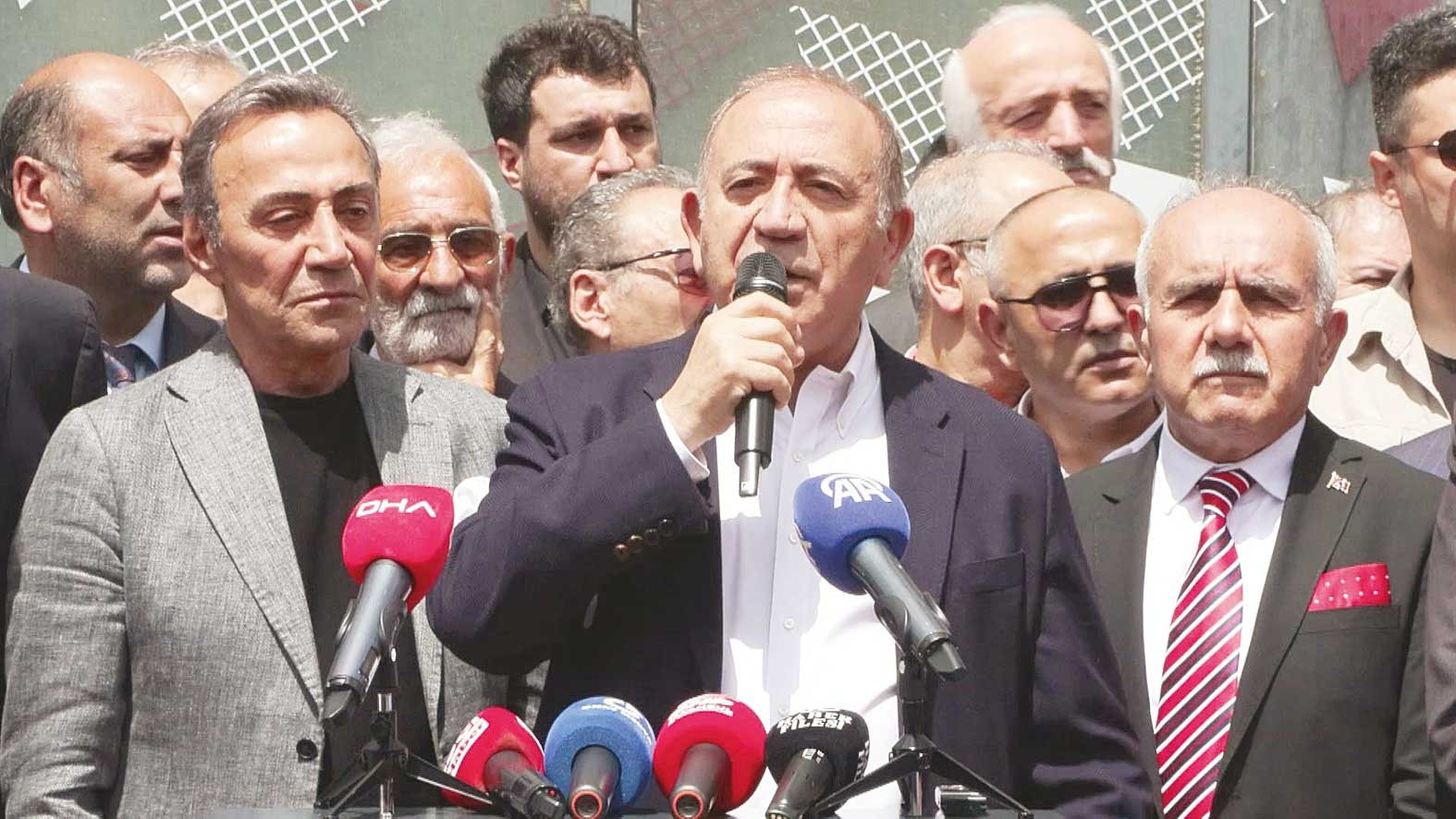 CHP İstanbul'da Gürsel Tekin ve ekibi göreve devam edecek