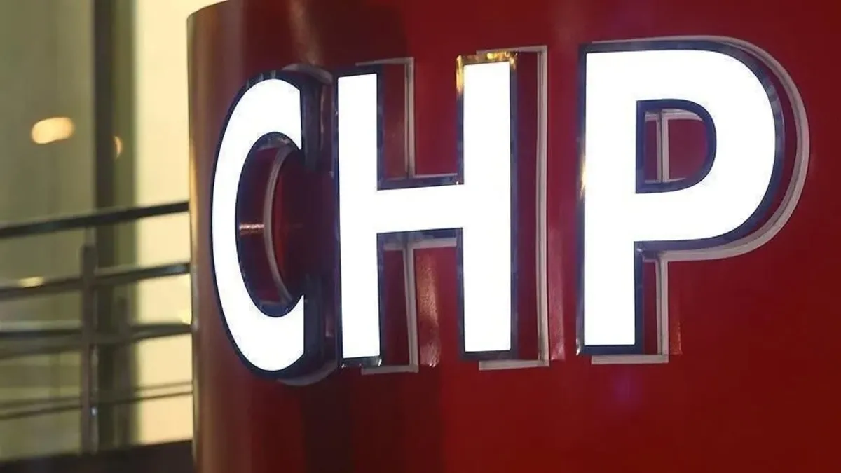 CHP İstanbul'da Deprem: Özgür Çelik ve 36 İlçe Başkanı İstifa Etti