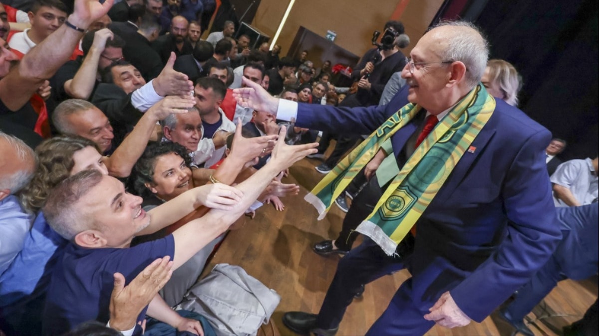 CHP'nin İstanbul Şovunda Figüran Krizi: 950 Liraya Sahne Aldılar